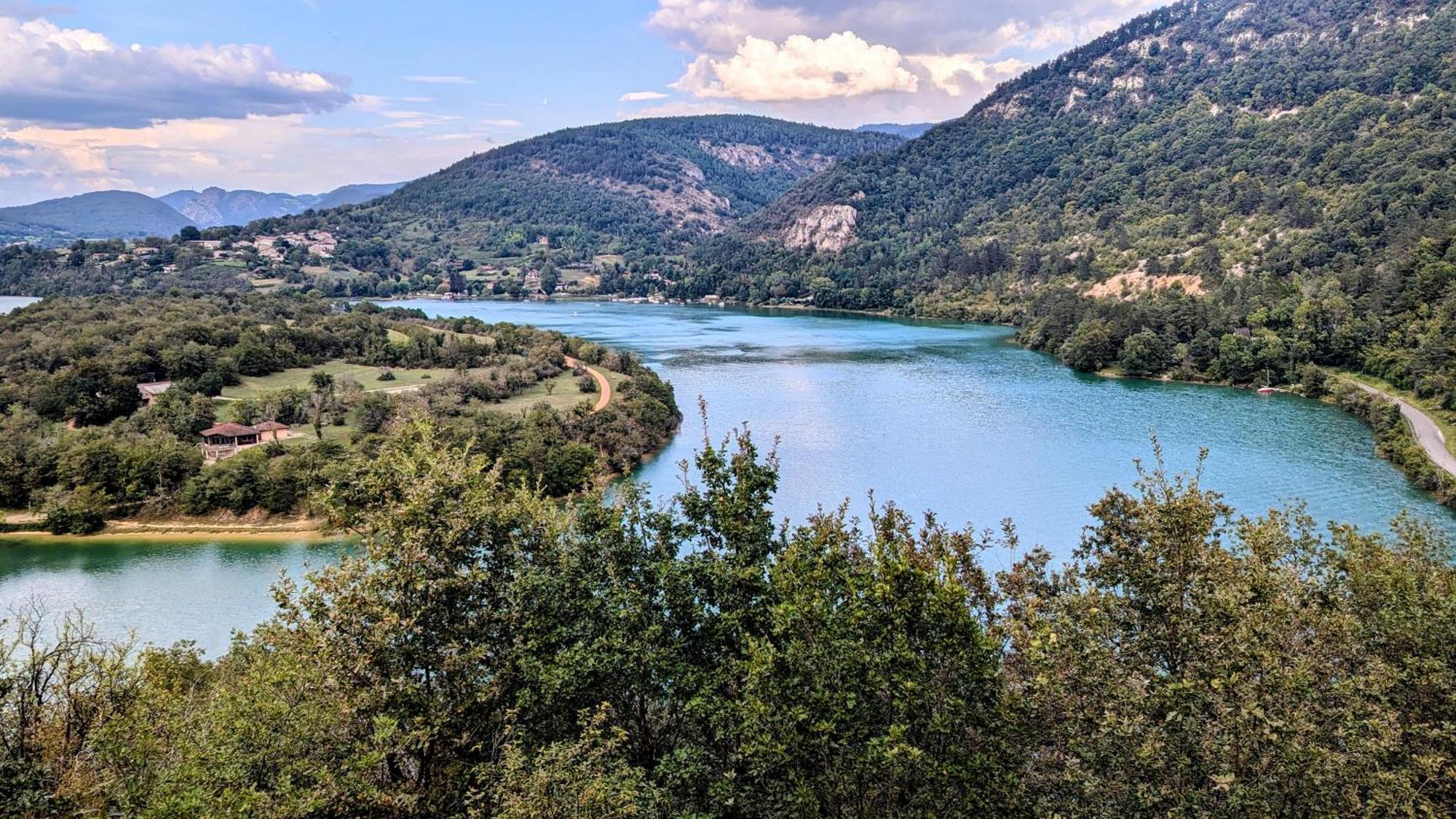 Cabanes Et Lodges Du Belvedere Serrieres-sur-Ain Dış mekan fotoğraf