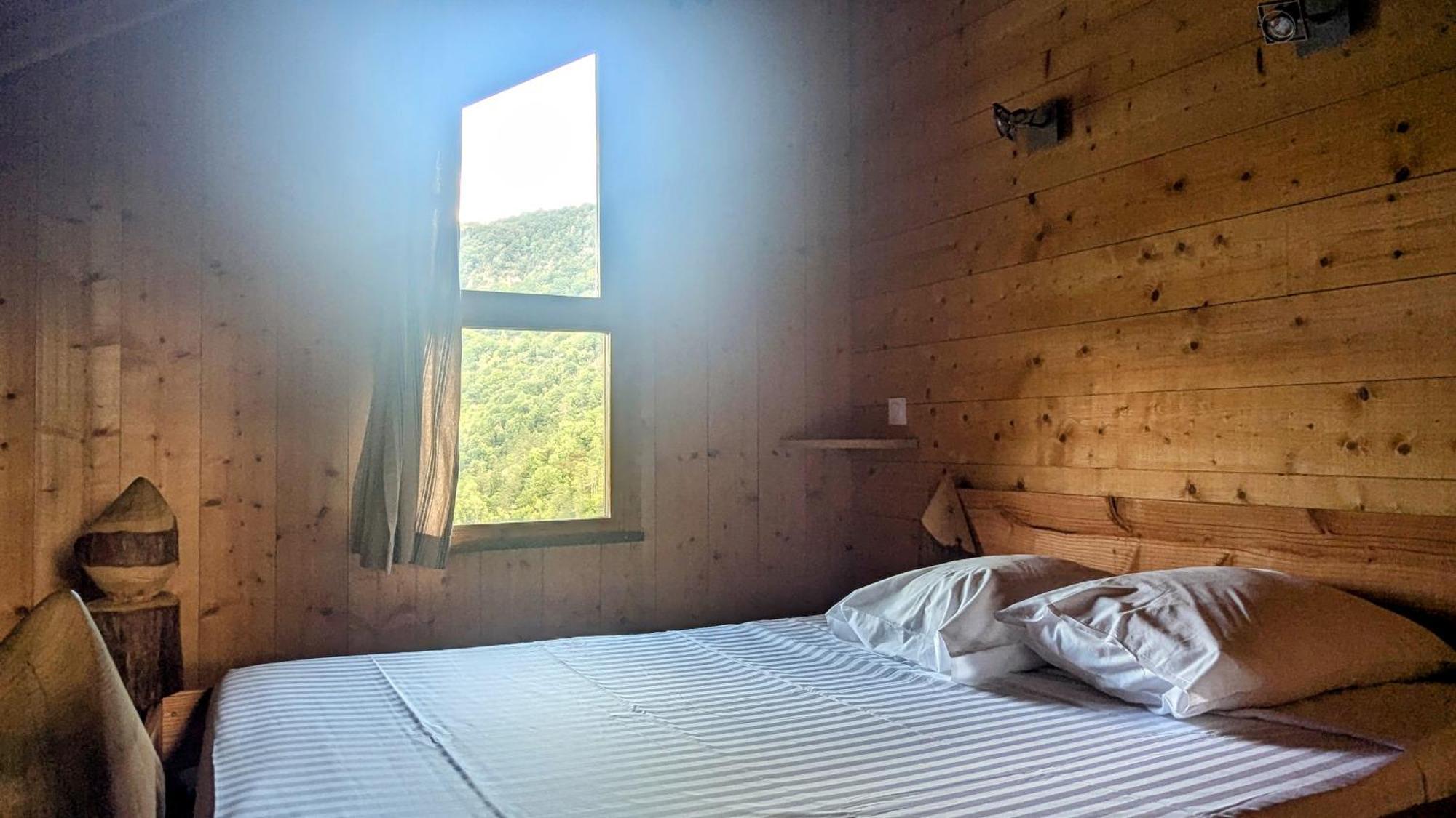 Cabanes Et Lodges Du Belvedere Serrieres-sur-Ain Dış mekan fotoğraf