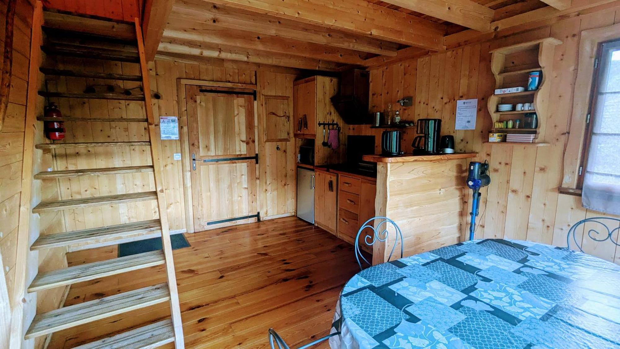 Cabanes Et Lodges Du Belvedere Serrieres-sur-Ain Dış mekan fotoğraf