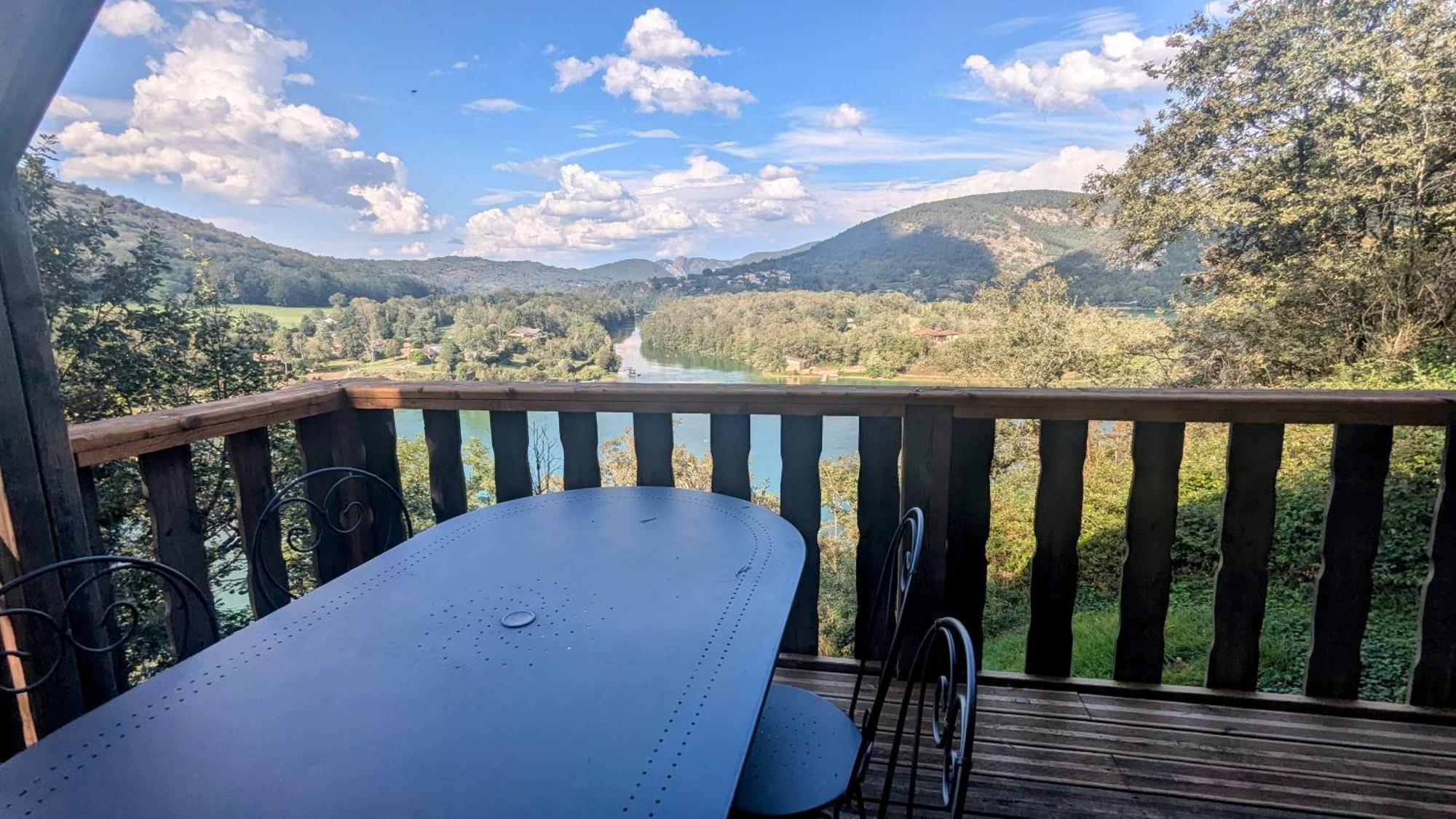 Cabanes Et Lodges Du Belvedere Serrieres-sur-Ain Dış mekan fotoğraf