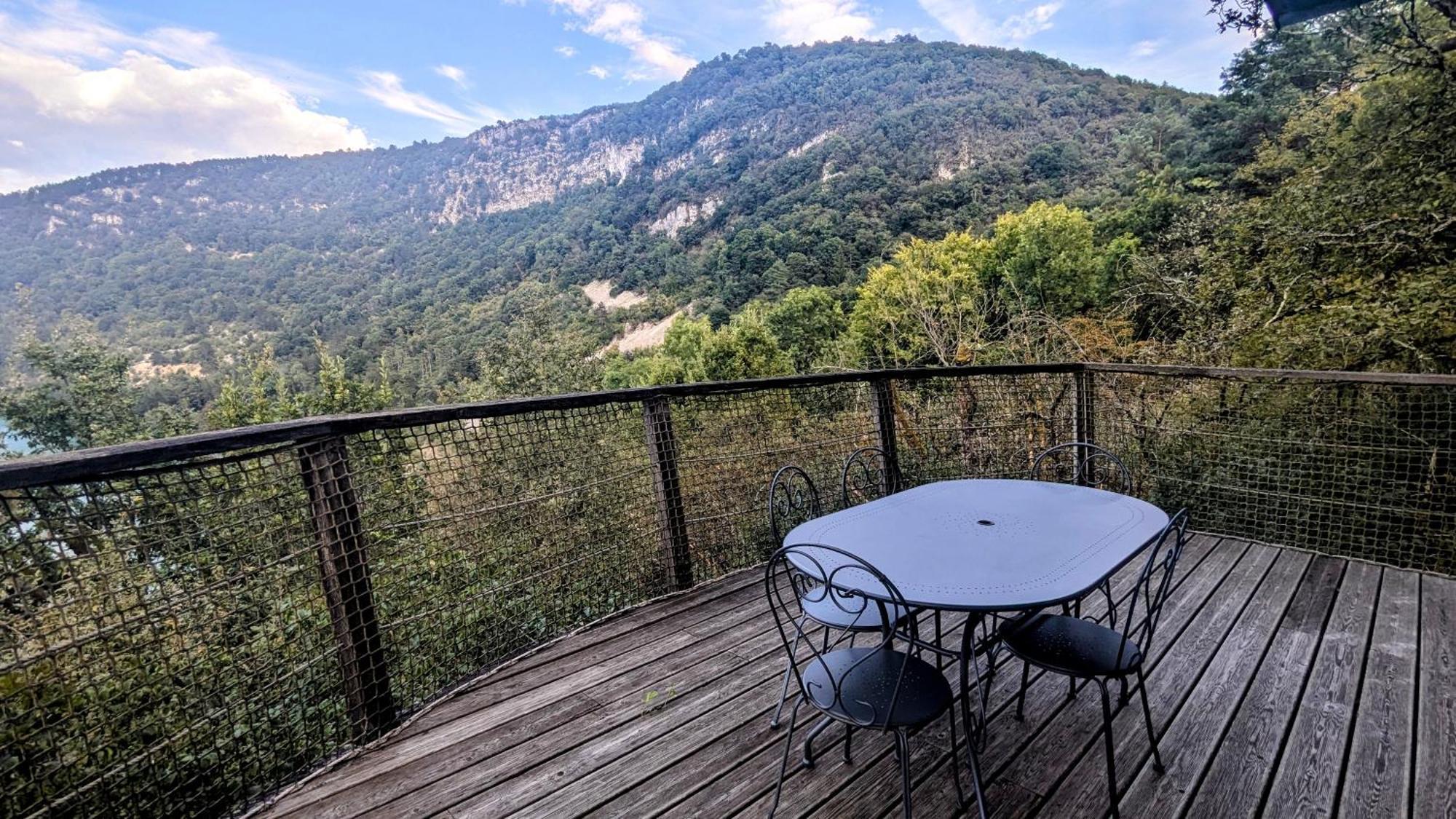 Cabanes Et Lodges Du Belvedere Serrieres-sur-Ain Dış mekan fotoğraf