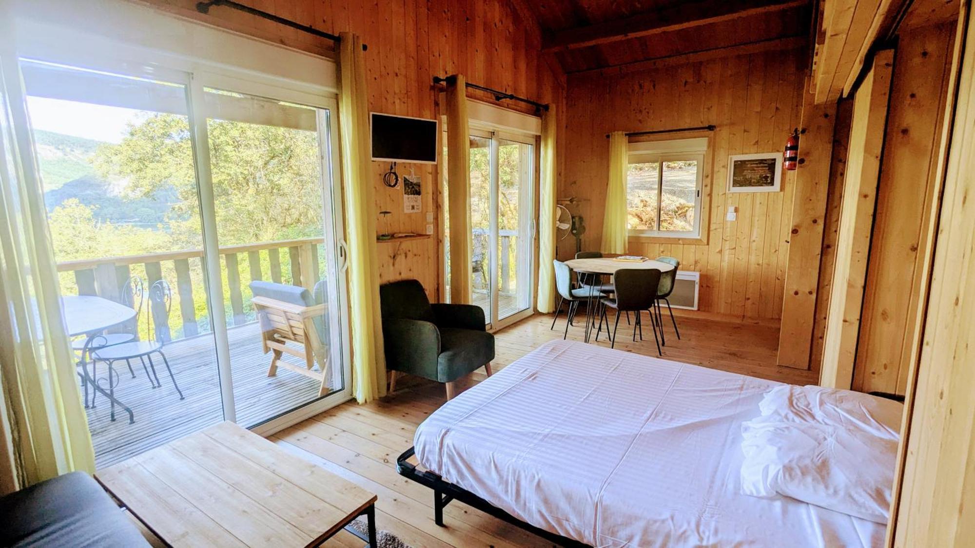 Cabanes Et Lodges Du Belvedere Serrieres-sur-Ain Dış mekan fotoğraf
