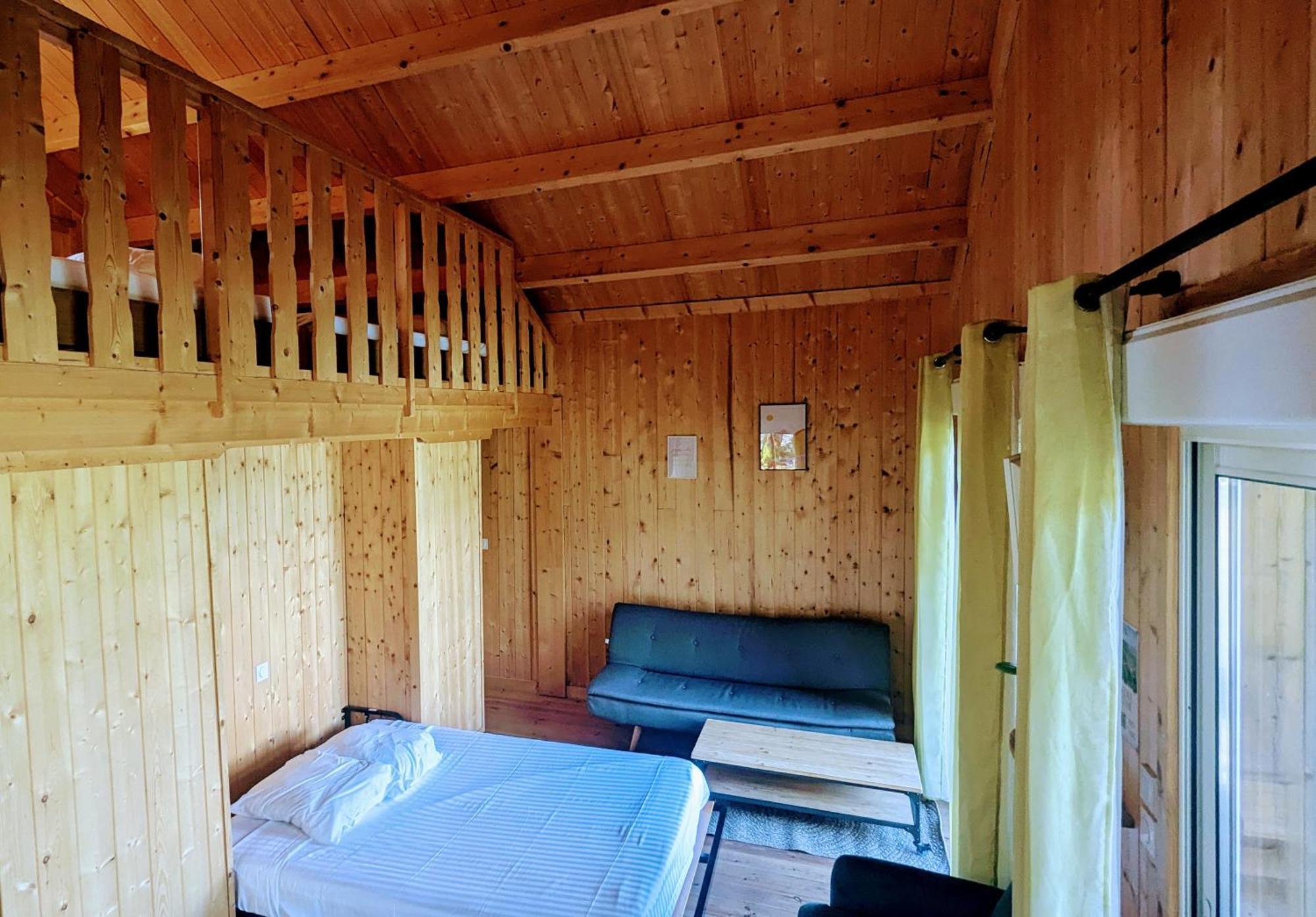 Cabanes Et Lodges Du Belvedere Serrieres-sur-Ain Dış mekan fotoğraf