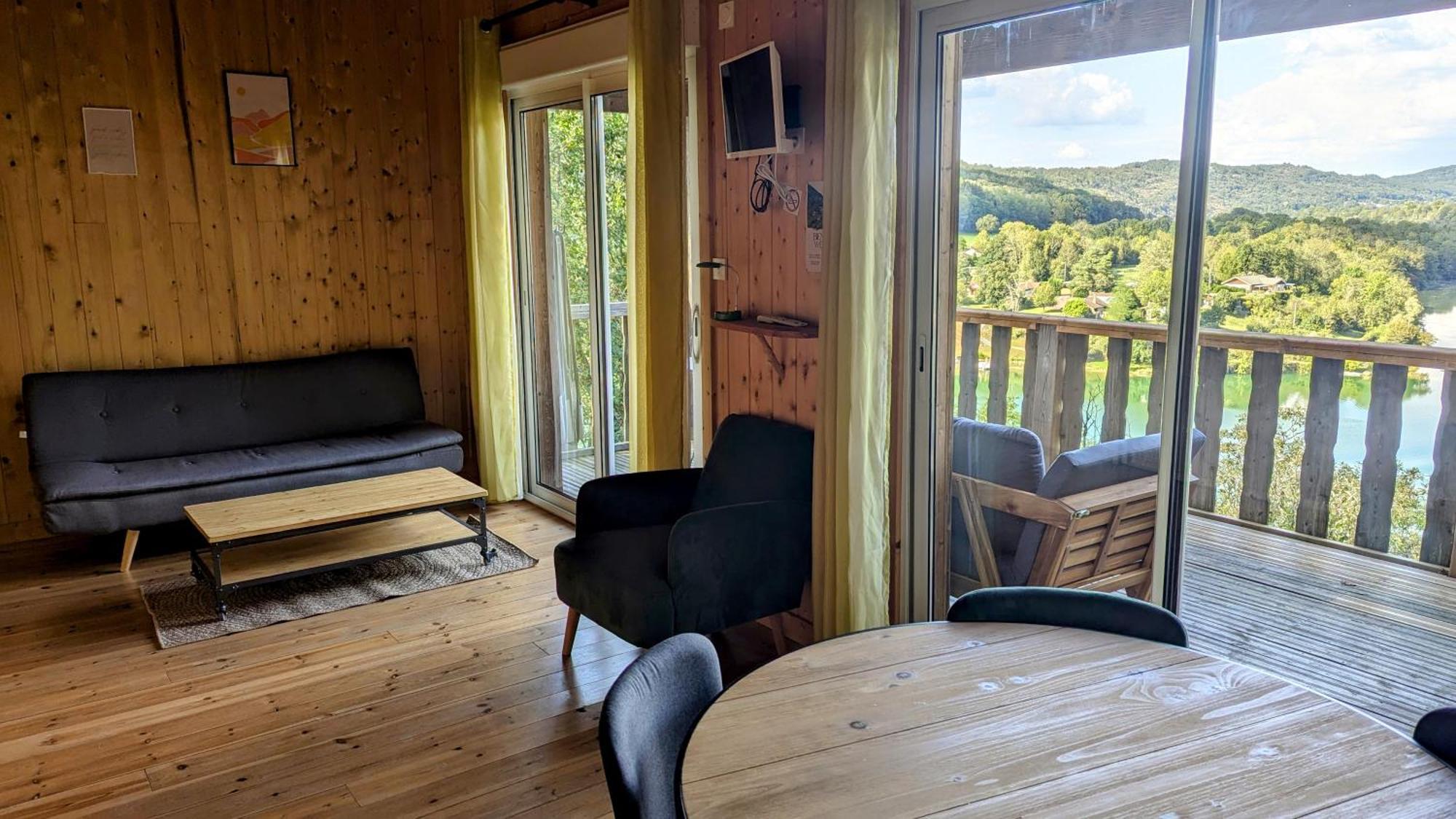 Cabanes Et Lodges Du Belvedere Serrieres-sur-Ain Dış mekan fotoğraf