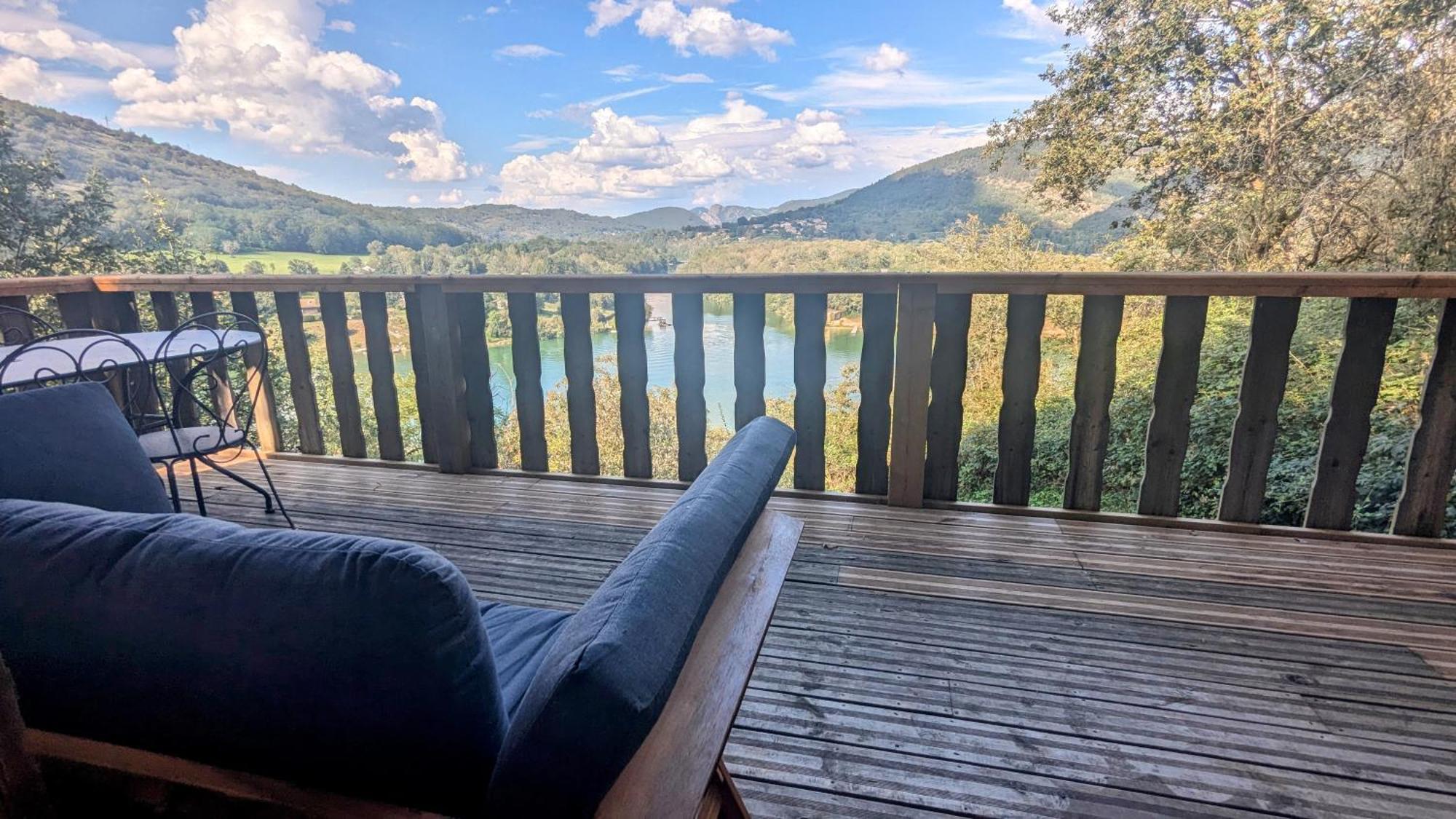 Cabanes Et Lodges Du Belvedere Serrieres-sur-Ain Dış mekan fotoğraf