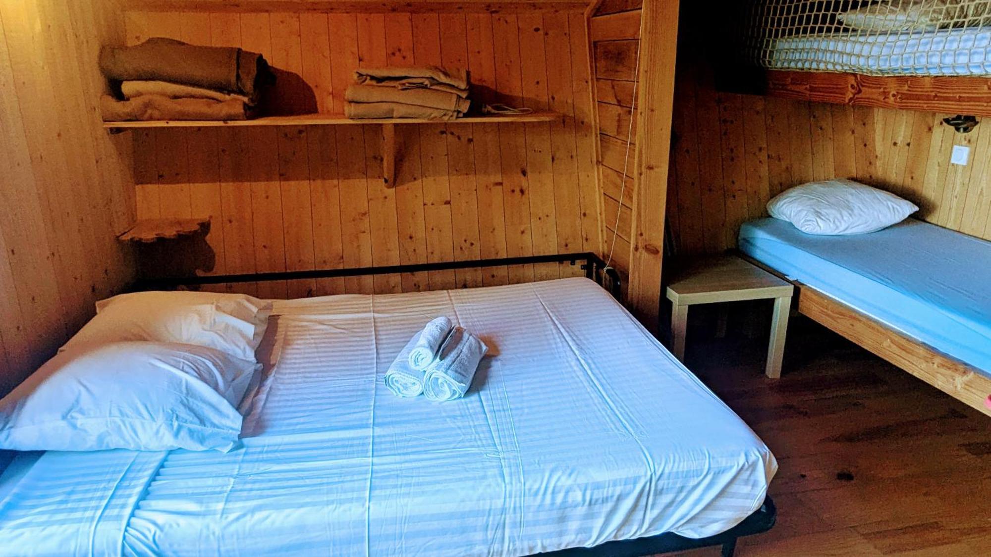 Cabanes Et Lodges Du Belvedere Serrieres-sur-Ain Dış mekan fotoğraf