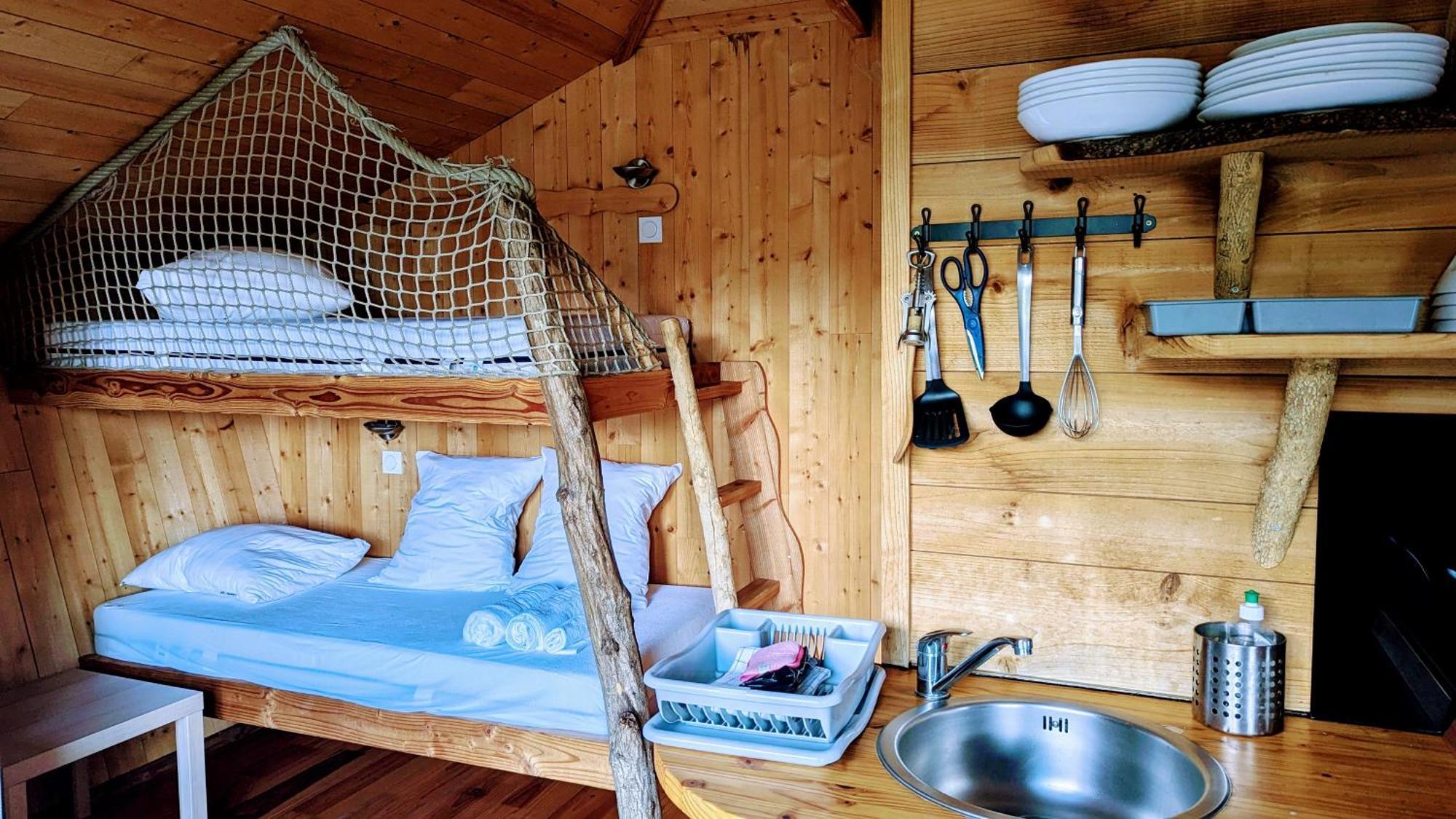Cabanes Et Lodges Du Belvedere Serrieres-sur-Ain Dış mekan fotoğraf
