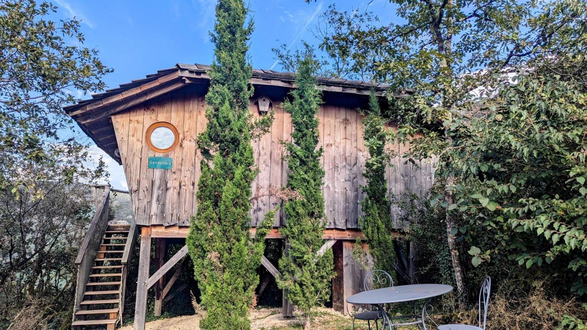 Cabanes Et Lodges Du Belvedere Serrieres-sur-Ain Dış mekan fotoğraf
