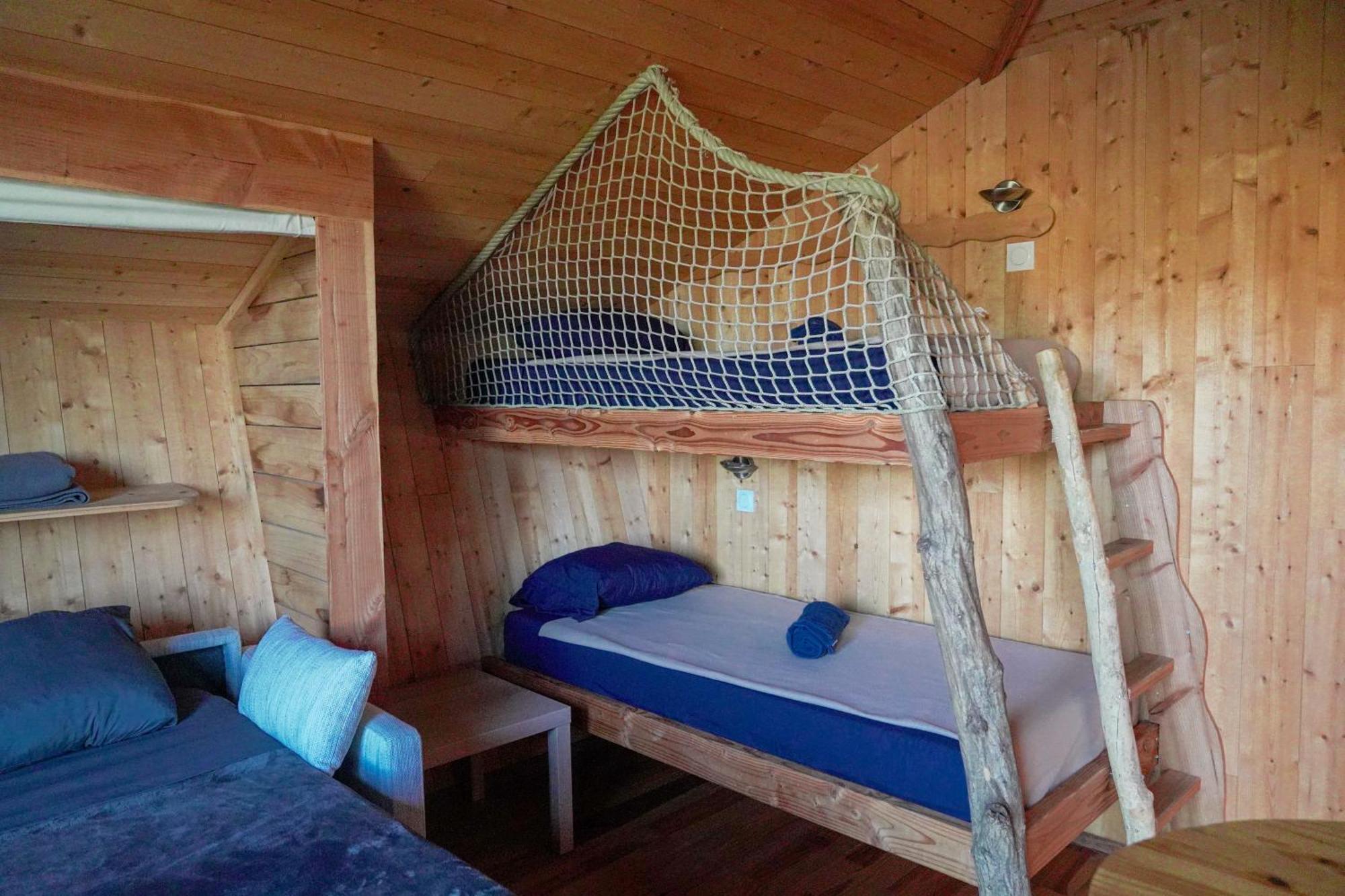 Cabanes Et Lodges Du Belvedere Serrieres-sur-Ain Dış mekan fotoğraf