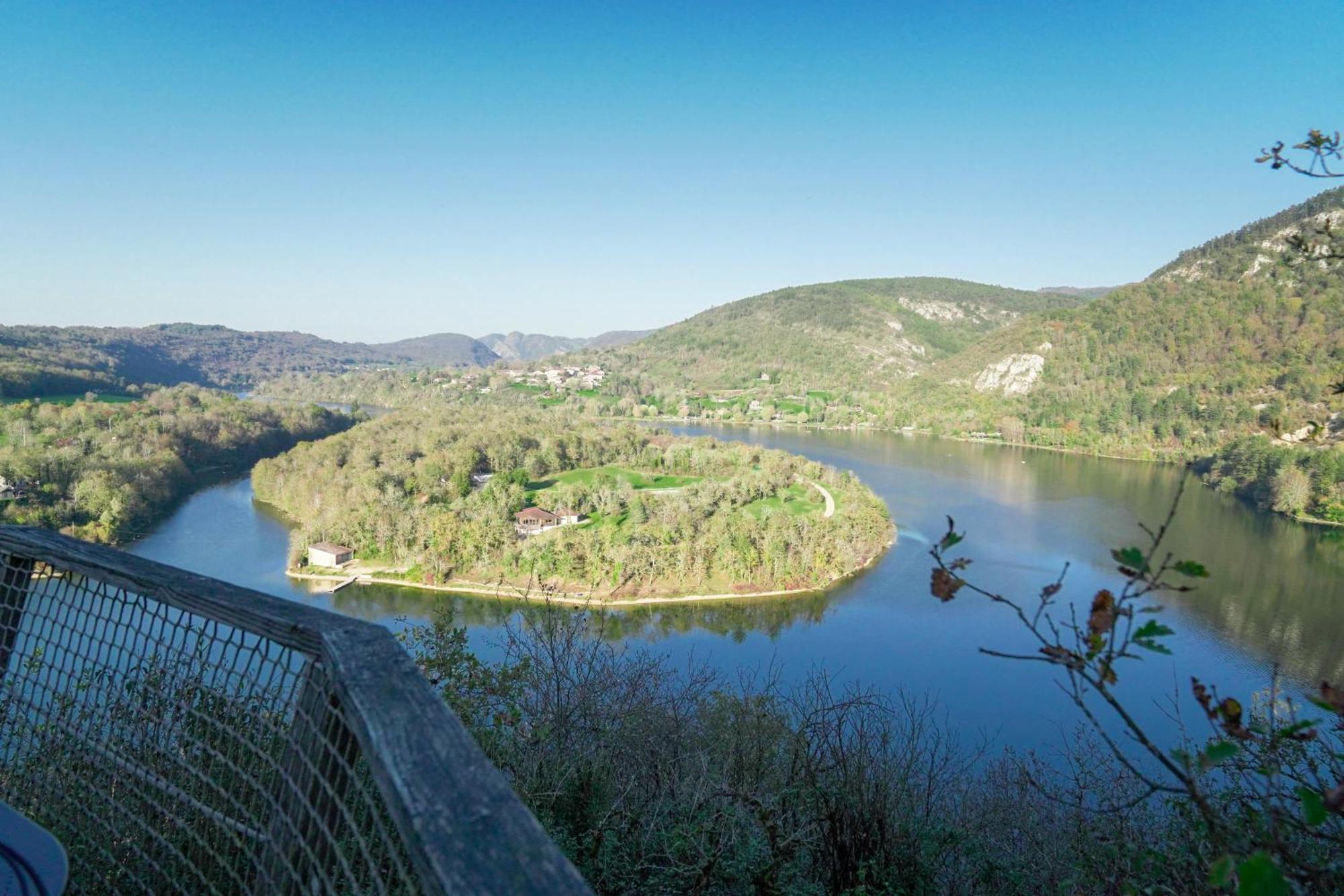 Cabanes Et Lodges Du Belvedere Serrieres-sur-Ain Dış mekan fotoğraf