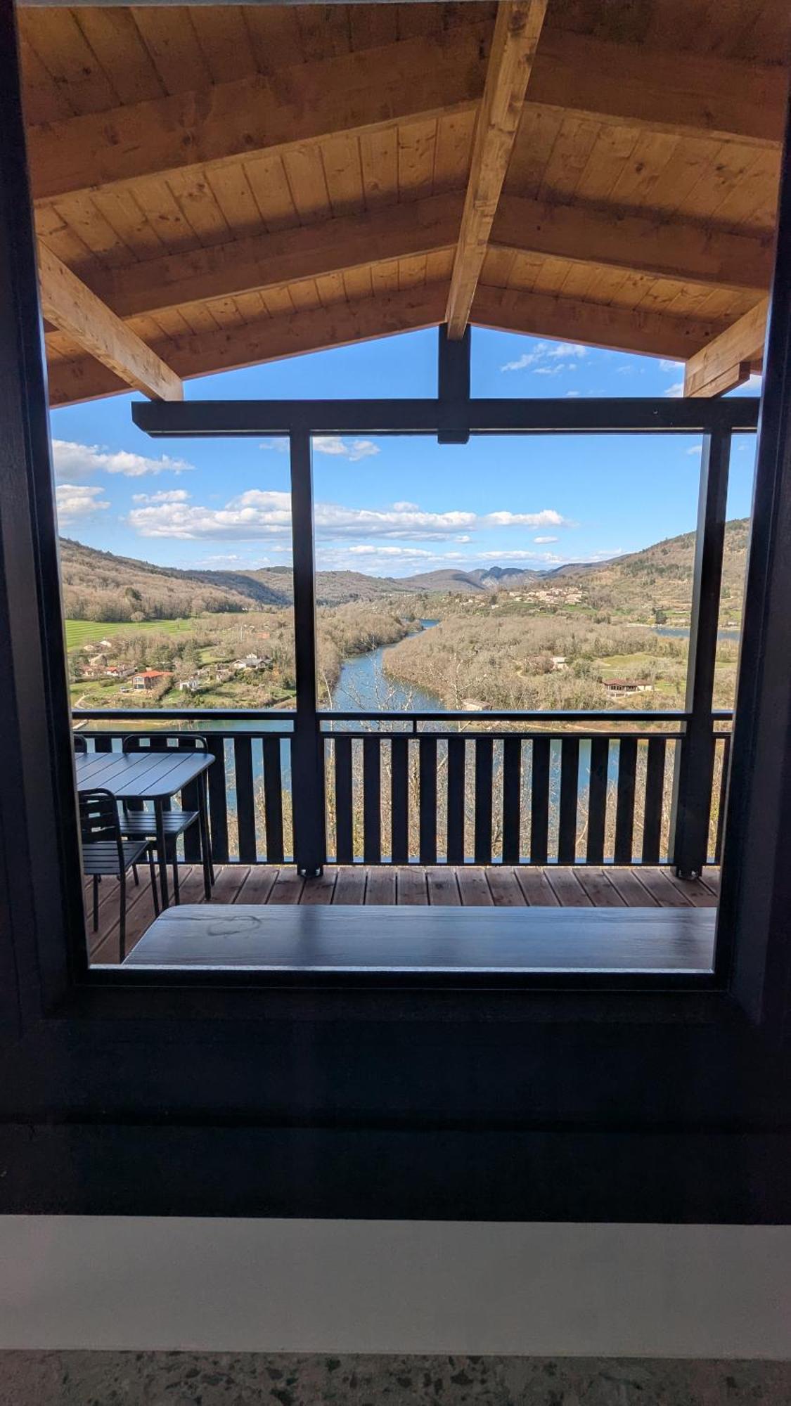 Cabanes Et Lodges Du Belvedere Serrieres-sur-Ain Dış mekan fotoğraf