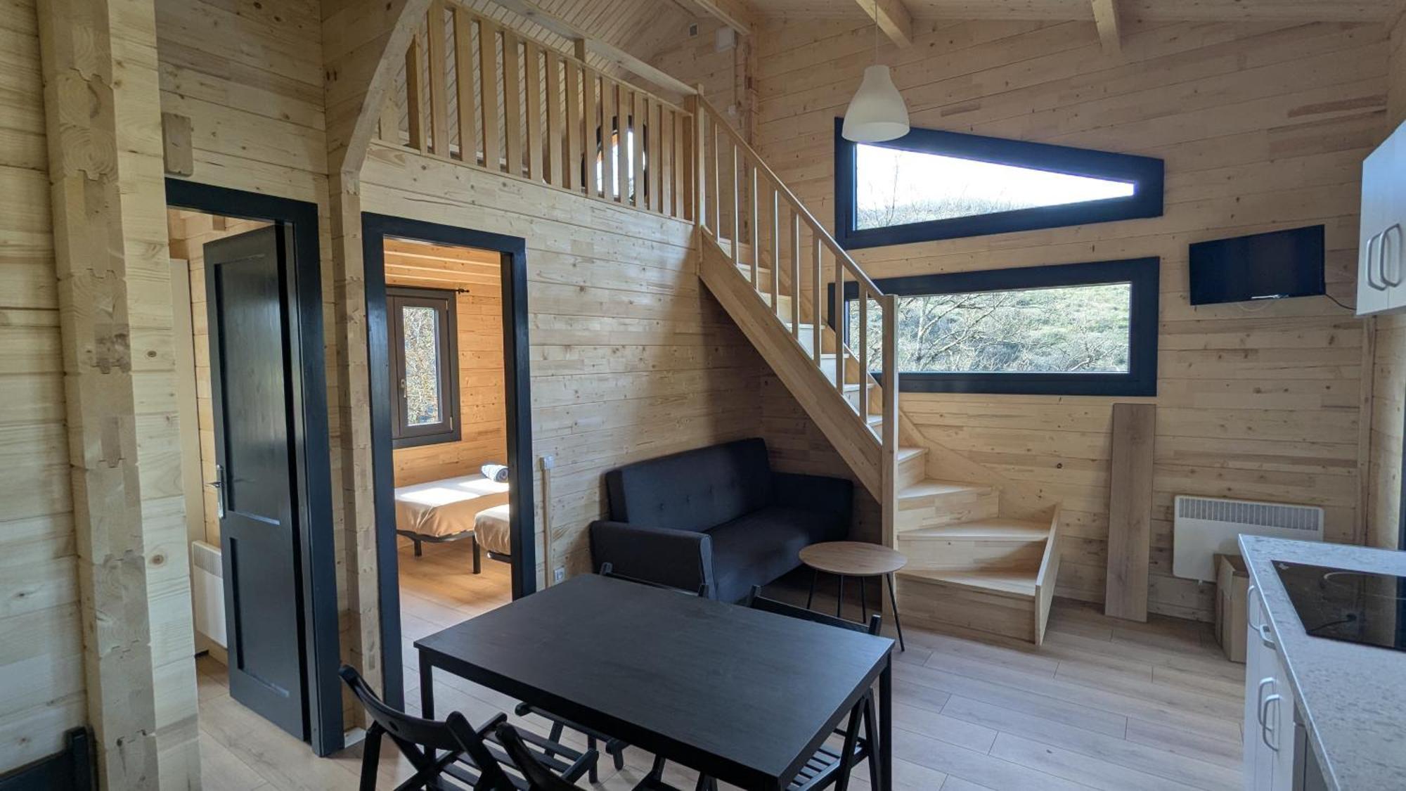 Cabanes Et Lodges Du Belvedere Serrieres-sur-Ain Dış mekan fotoğraf