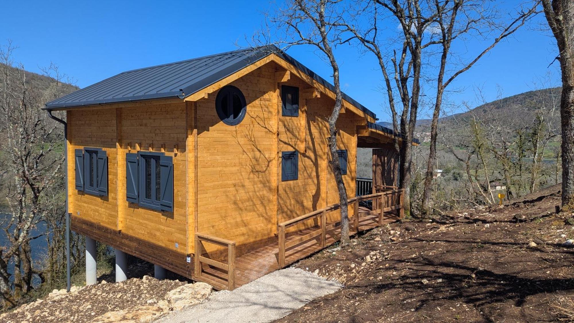 Cabanes Et Lodges Du Belvedere Serrieres-sur-Ain Dış mekan fotoğraf