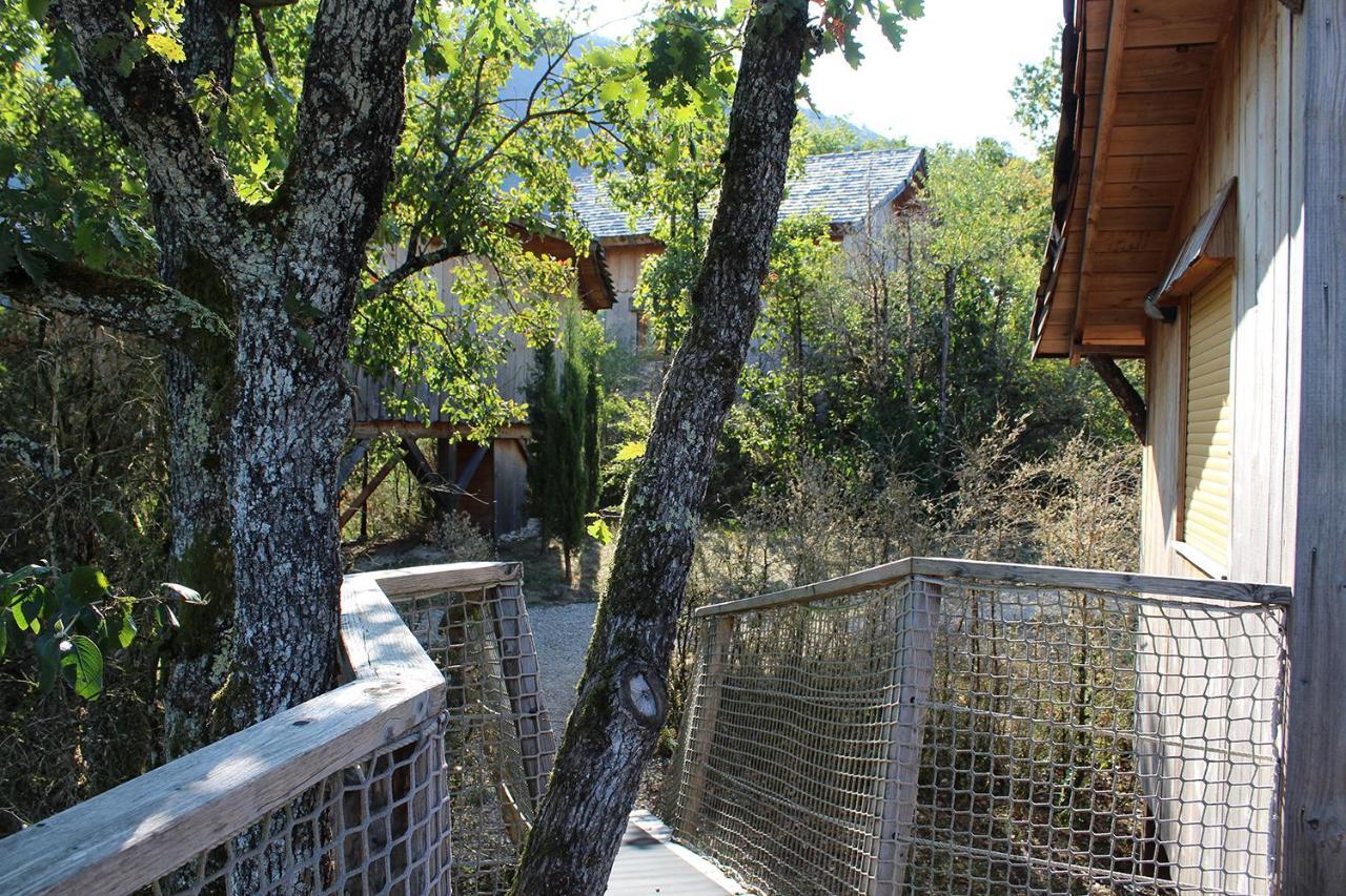 Cabanes Et Lodges Du Belvedere Serrieres-sur-Ain Dış mekan fotoğraf